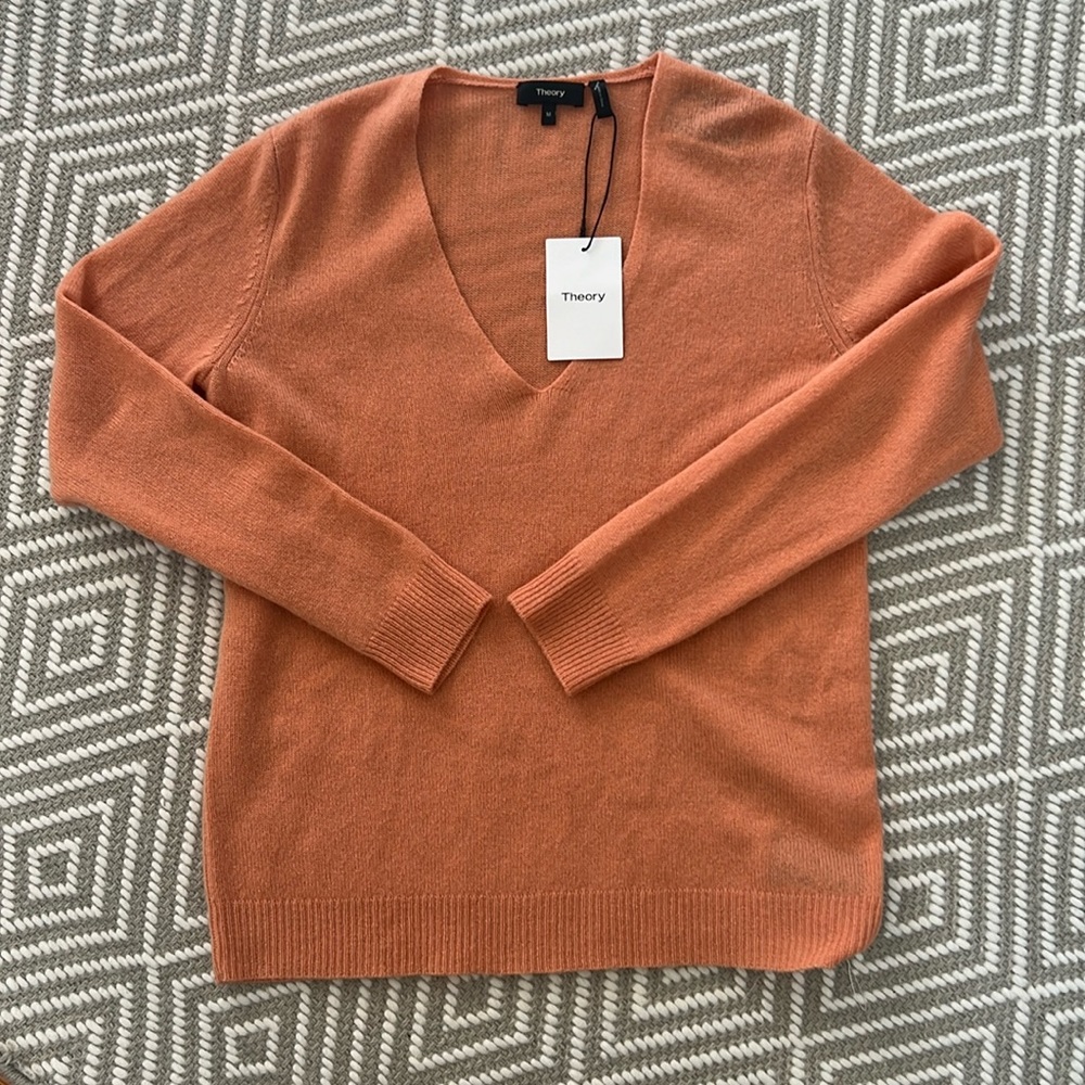 NWT Theory Cashmere Sweater M